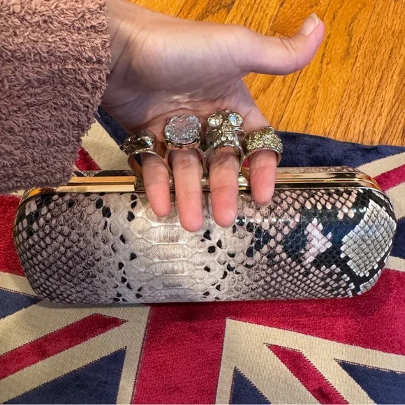 Elegant Snake Print Clutch - Picture 1 of 4